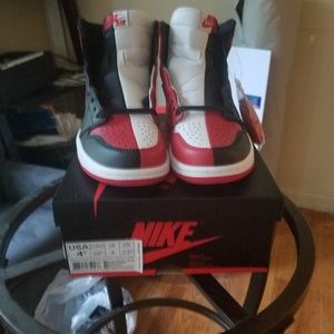 Home to Homage retro jordan 1 sz 4.5